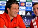 FCB-Coach Murat Yakin (l.) und Fabian Frei gut gelaunt an der Medienkonferenz.