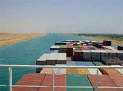 Noch heute ist der Suezkanal ein bedeutungsvoller Schifffahrtsweg.