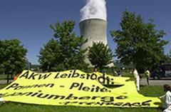 Kundgebung von Greenpeace vor dem AKW-Leibstadt.