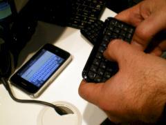 Das Bluetooth-Pocket-Keyboard soll ab April erhältlich sein.