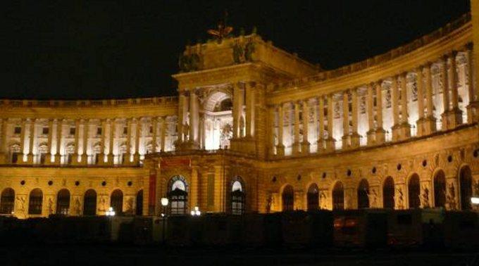 Mit Vorwürfen wurden die Verantwortlichen der Hofburg im Vorfeld konfrontiert, die ihre Räumlichkeiten an den Akademikerball vermieteten.