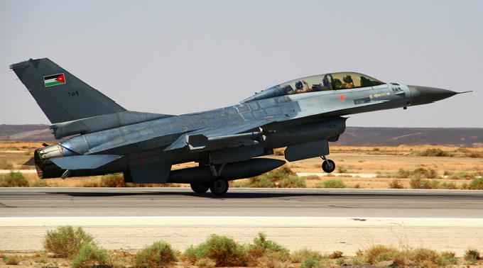 Ein jordanischer F-16 Fighter.