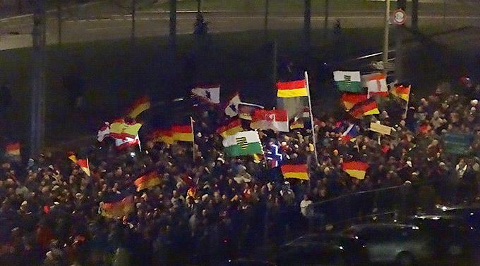 Trotz des Jahrestags der Reichsprogromnacht demonstrierten heute über 7000 Menschen in Dresden. (Archivbild)