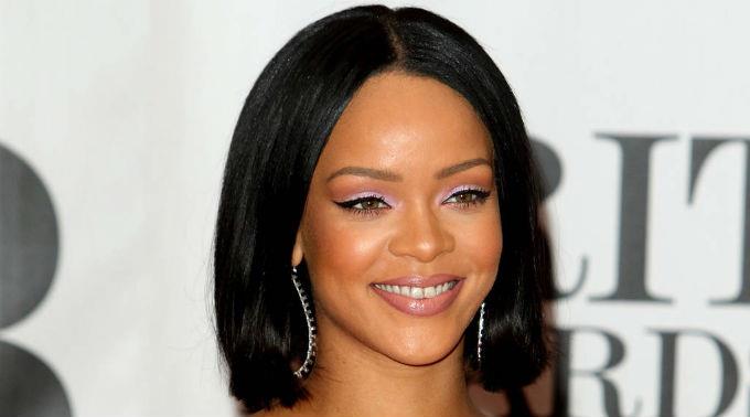 Der Besuch von Rihanna und Drake startete Spekulationen über den Beziehungsstatus der Beiden.